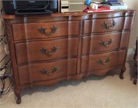 Scalloped 6 Drawer Dresser with