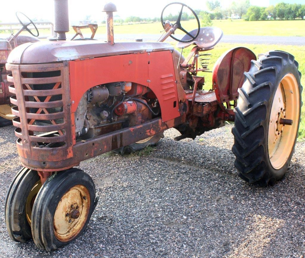 1950 Massey Harris 22 Row Crop, narrow front, rock shaft, pto, 4-cyl gas, parts, SN: 22GR6355 (view 1)