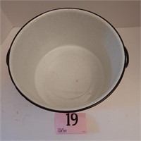 ENAMELWARE STOCK POT 8X13 GREAT SHAPE