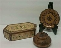 2 Wooden Trinket Boxes & Wooden Round Wall Plaque