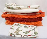 Linens Lot-Tablecloths Napkins Pillowcases Rugs