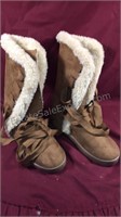 Pair of women’s winter boots size 9/10