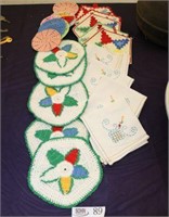 Crocheted Doilies, Potholders and Napkins