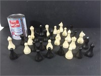 Pièces d'échecs vintage chest game pieces