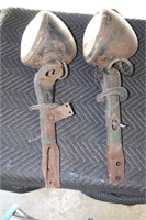 Pair of headlights and mounting brackets 5M0422
