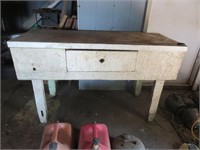 Wooden work bench