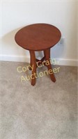 Round End Table (18" x 2' T)
