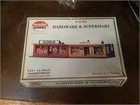 N Scale Hardware & Supermart Building in Box