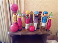 WOODEN FIGURINES BOWLING GAME