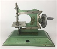 Vintage Stratco Little Betty Sewing Machine