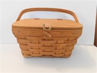 Longaberger med. purse basket with hinged lid,