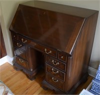 Authentic replica of Benjamin Franklin Desk