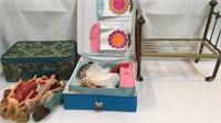 Vintage Barbies, Suitcase, Bed N5E