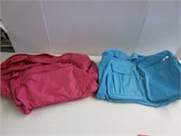 2 duffel bags 1 pink, 1 blue