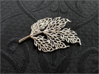 Leaf brooch