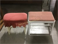 2 small cushioned benches