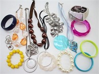 Costume Jewelry Bracelets, Rings & Necklaces