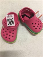 CROCS KIDS SZ 4