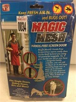 MAGIC MESH HANDS-FREE SCREEN DOOR