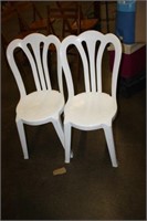 2 Plastic Patio Chairs