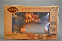 Vintage Mirro Cooky Pastry Press