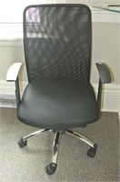 Mesh Back Adjustable Armed Task Chair