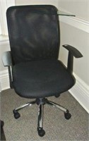 Mesh Back Adjustable Armed Task Chair
