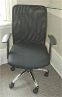Mesh Back Adjustable Armed Task Chair