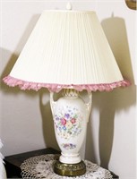 Vintage Floral Table Lamp w Gold Trim, Crackling