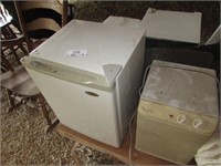 1 ROW CHAIRS, SMALL REFRIGERATOR, TABLE/CHAIRS