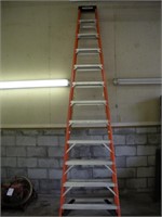 WERNER 12 Ft Fiberglass Step Ladder