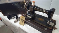 Antique Singer Sewing Machine #66 Hand Crank
