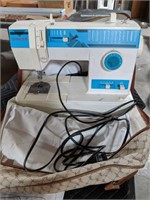 Singer Auto Tension Portable Sewing Machine w Bag