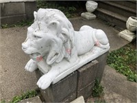 Concrete lions & urns
