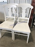Set of 4 white wood chairs