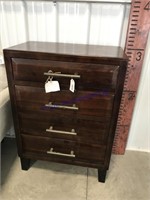 Chest w/ 4 drawers