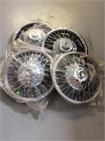 Lot of miscellaneous aluminum hubcap set