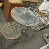Small round patio table w/2 chairs