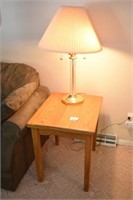 End Table w/ Lamp