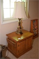 End Table w/ Lamp