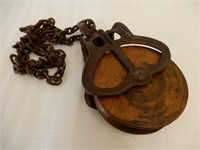 VINTA WOODEN PULLEY WITH CHAIN