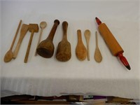 GROUPING OF EARLY WOODEN KITCHEN COLLECTIBLES