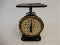 VINTAGE COLUMBIA  FAMILY 2 LB. SCALE