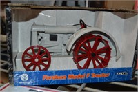 Fordson model F tractor ERTL 1/16th scale