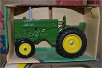 John Deere model M tractor ERTL 1 16th scale