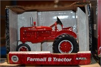 ERTL Case Farmall B Tractor 1:16