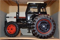 ERTL case tractor w/ front wheel assist 3294