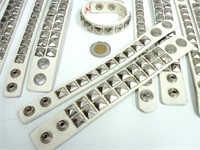 Neuf – 12 bracelets de cuir RELLIK
9’’ long avec