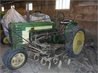 John Deere H  with Cultivator 1939