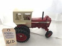 IH 1/16th 1456 Repaint Tractor